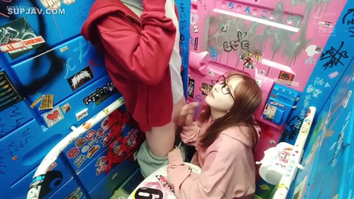 口交 · 中景 · 跪き姿勢 · 连帽衫 · 狭い空間