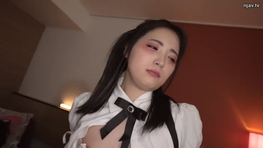 臥室 · 迷離 · 站姿 · 女僕裝 · 凝视 · 上半身特寫 · 領結 · 成人