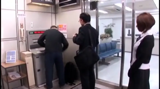 严肃 · 职业西装 · 站立 · 远景 · 职场 · ATM机 · 排队 · 银行