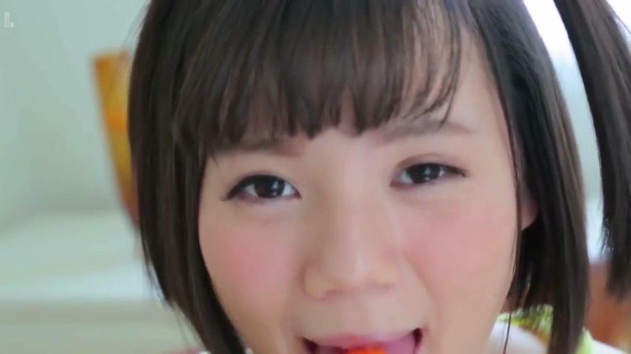 坐姿 · 全裸 · 卧室 · 自慰 · 沉醉 · 按摩棒 · 阴部