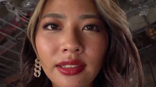 室内 · 脸部特写 · 注视 · 诱惑 · 正对镜头