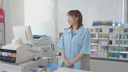 站立 · 半身 · 便利店 · 浅蓝色制服