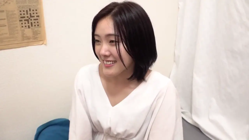 脸部特写 · 全裸 · 迷离 · 仰卧 · 床上 · 露点 · 被褥 · 被抚摸
