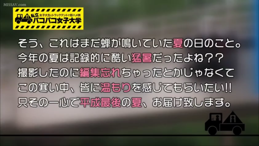 室内 · 坐姿 · 露乳 · 享受 · 半裸 · 白色内衣 · 乳房特写