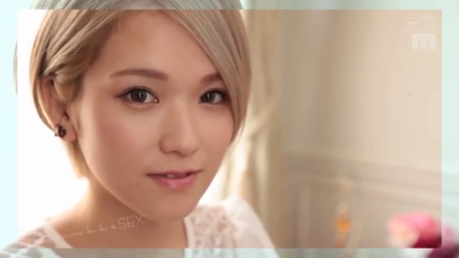 室内 · 脸部特写 · 微笑 · 注视 · 短发 · 正面 · 白色蕾丝