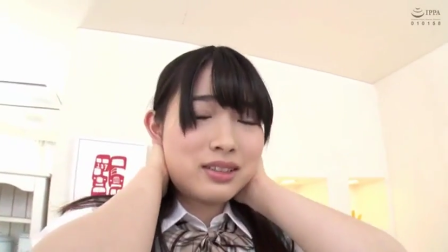 Indoor · 面部特写 · 制服 · 抬手