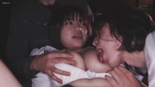 室内 · 舔弄 · 胸部特写 · 陶醉 · 仰卧 · 情趣内衣 · 多人