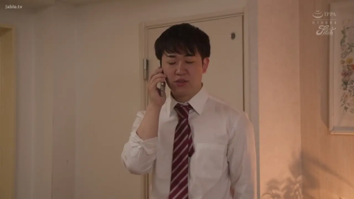 站立 · 领带 · 自然 · 半身 · 手机 · 职场 · 玄关 · 通话