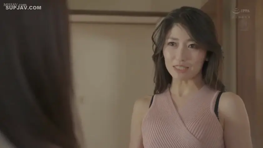 室内 · 全身 · 专注 · 站立 · 制服 · 椅子 · 挑逗 · 餐厅场景