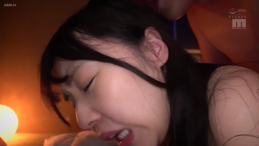 室内 · 全裸 · 拥抱 · 亲吻 · 近景 · 沉醉 · 床单 · 汗水