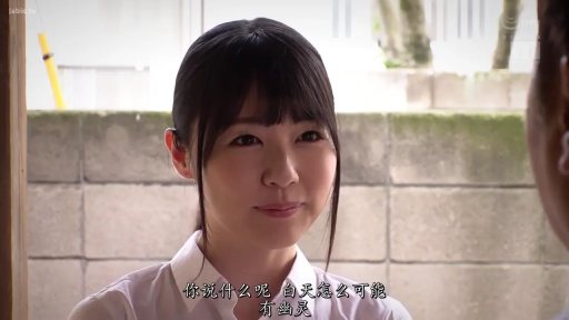 坐姿 · 全景 · 厨房 · 沉醉 · 围裙 · 水杯 · 被口交 · 格纹上衣