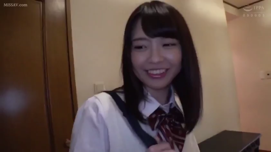 室內 · 站立 · 面部特寫 · 对视 · JK制服 · 甜美微笑 · 背带 · 黑色长发