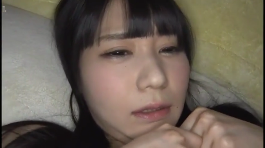 享受 · 沙发 · 手部 · 互动 · 学生装 · 抠弄 · 侧躺