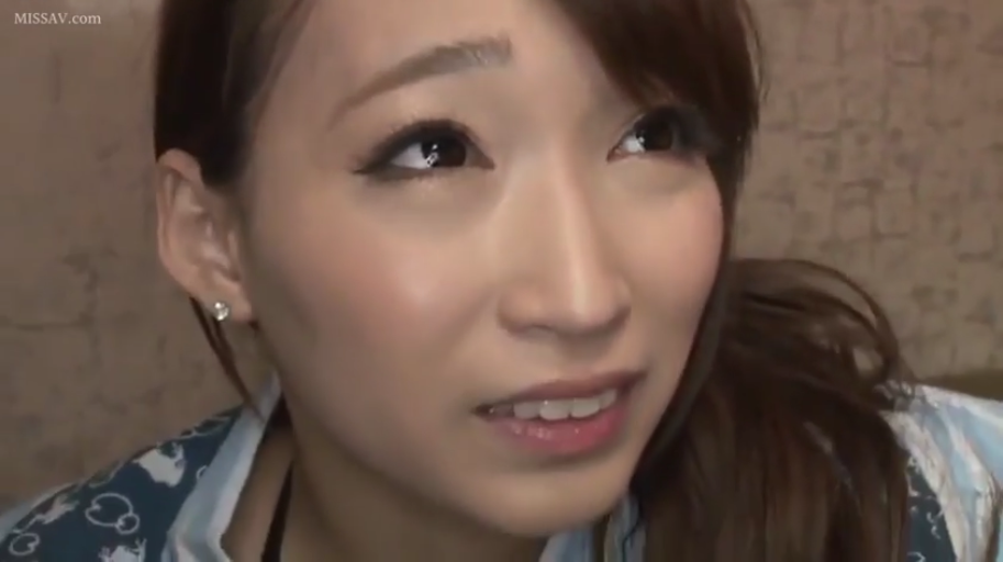 室内 · 脸部特写 · 迷离 · 注视 · 长发 · 抬头 · 浴衣 · 耳饰