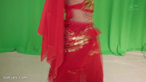 站姿 · 腰臀部特写 · 绿幕背景 · 舞动 · 红色肚皮舞服 · 红色面纱 · 肚皮舞者