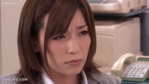 坐姿 · 面部 · 忧郁 · 办公室 · 西装 · 熟女 · 思考 · 电话