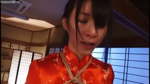 和室 · 面部特写 · 正面 · 红色旗袍