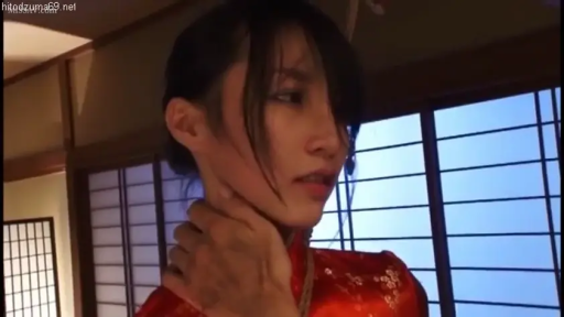 面部 · 站立 · 和室 · 痛苦 · 凌辱 · 红色旗袍 · 锁喉