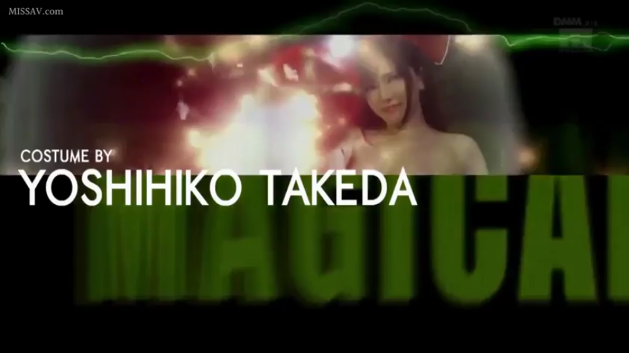 微笑 · 半身 · 对视 · 正面 · 影棚 · 裸露感