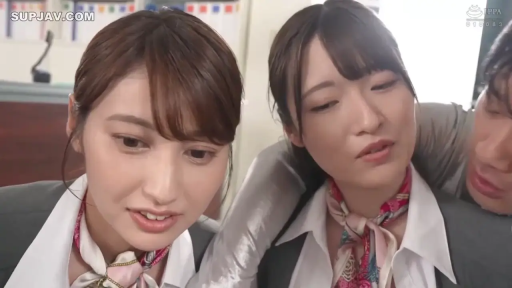 办公室 · 站立 · 微笑 · 顔のクローズアップ · ビジネススーツ · 注視 · 多人 · 领巾