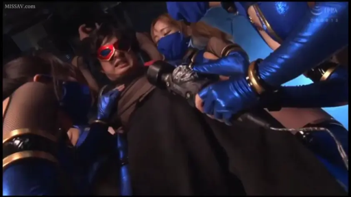 室内 · 角色扮演 · 站立 · 触摸 · 痛苦 · 腹部 · 面具 · 蓝色手套