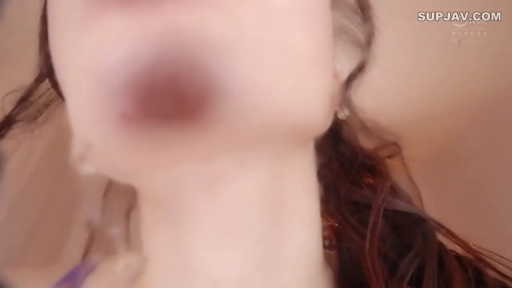 室内 · 特写 · 裸露 · 模糊 · 仰躺 · 颈部特写 · 暗示行为