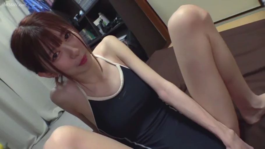 室内 · 中景 · 平静 · 床 · 注视 · 长发 · 开腿坐 · 死库水