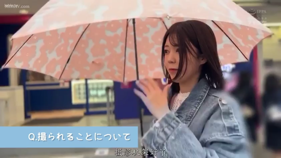 站立 · 中景 · 自然 · 牛仔外套 · 采访 · 真人 · 地铁站 · 售票机