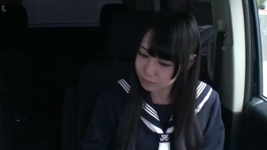 坐姿 · 半身 · 车内 · 水手服 · 坐着