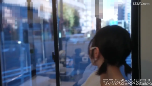 室内 · 白色上衣