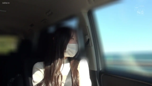 坐姿 · 憂鬱 · 车内 · 白色毛衣 · 侧脸 · 口罩 · 日光 · 望向窗外