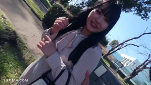 中景 · 站立 · 与镜头互动 · 甜美微笑 · 清純系 · 户外公园 · 淑女风连衣裙