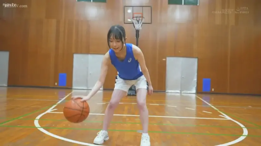 全身 · 认真 · 阳光 · 篮球 · 运动装 · 运动 · 运球 · 篮球馆