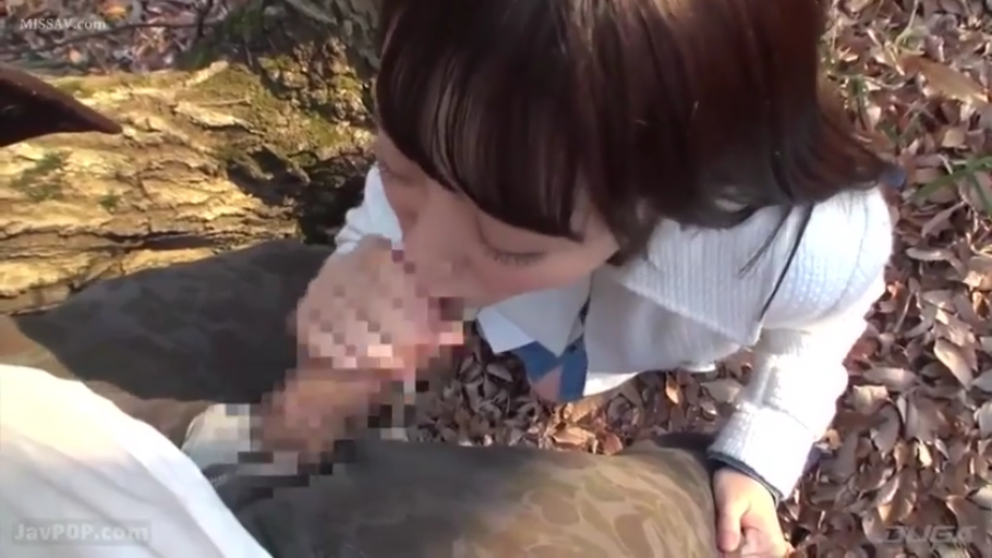 集中 · 顔部のクローズアップ · 口交 · 跪き姿勢 · POV视角 · 白色外套 · 户外森林