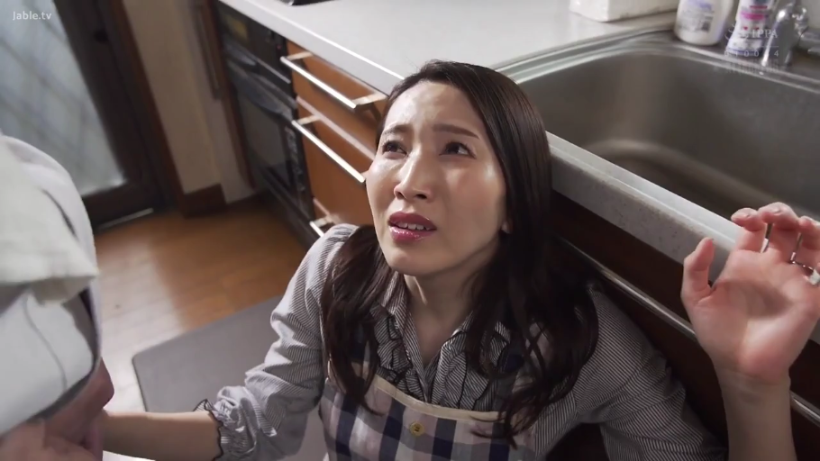 全身 · 专注 · 角色扮演 · 紫色内衣 · 跨坐 · 飞机座椅 · 亲热 · 飞机机舱