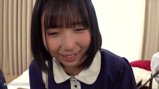 室内 · 俯身 · 脸部特写 · 对视 · 笑容 · 短发 · 蓝色制服