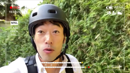 第一视角 · 站立 · 白色衬衫 · 面部特写 · 拍摄 · 惊讶 · 安全帽 · 户外草丛