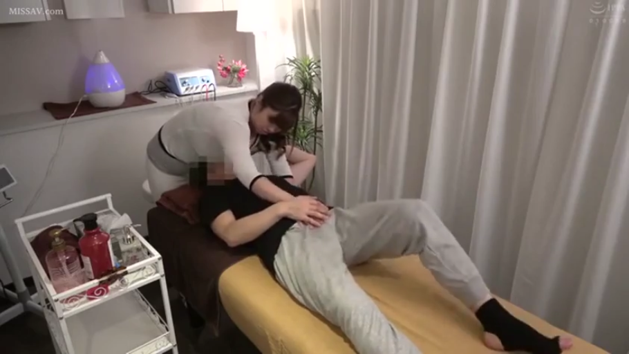 专注 · Massage room · 按摩床 · Mosaic · 全景 · Supine · Business attire · 按摩