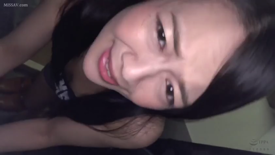 室内 · 俯身 · 专注 · 口交 · 面部特写 · POV · 黑色上衣