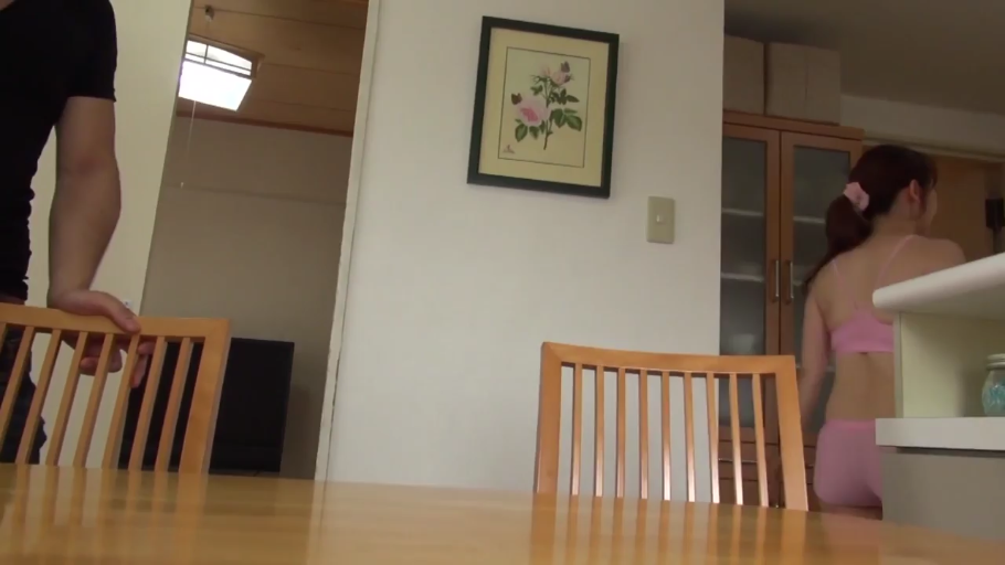 室内 · 中景 · 粉色内衣