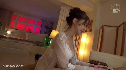 坐姿 · 侧面半身 · 微笑 · 互动 · 酒店卧室 · 白色蕾丝透明睡衣