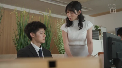 专注 · 办公室 · 电脑 · 半身 · 职业装 · 办公 · 职场 · 坐立