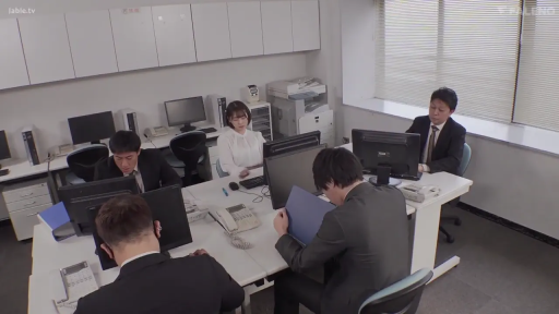 Sitting Posture · 办公室 · 全景 · Computer · 自然 · Business attire · 多人 · 办公