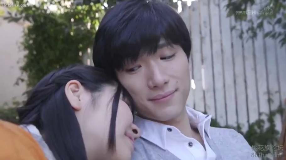 灰色毛衣 · 面部特写 · 户外 · 依偎