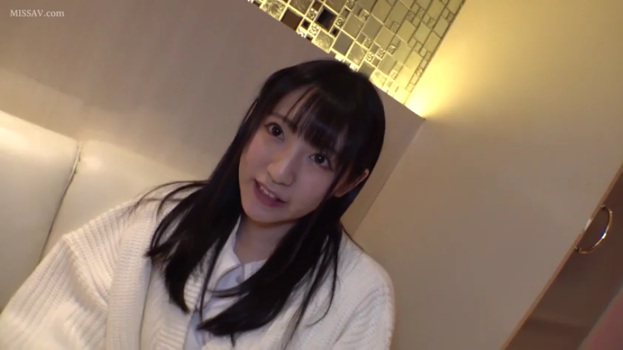 Indoor · Sitting Posture · Sofa · 面部特写 · 注视镜头 · 温柔 · 白色针织衫 · 黑长直