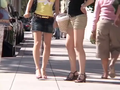 站立 · 短裙 · 手提包 · 街道 · 走路 · 街拍 · 美腿