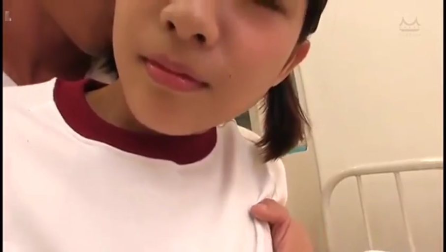 Indoor · Sitting Posture · 揉乳 · Smile · bed · 面部特写 · Gymnastics uniform · 日本