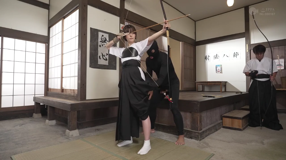 Whole body · 弓道着 · 弓道場 · 射姿 · 痴漢 · 真剣 · 弓矢