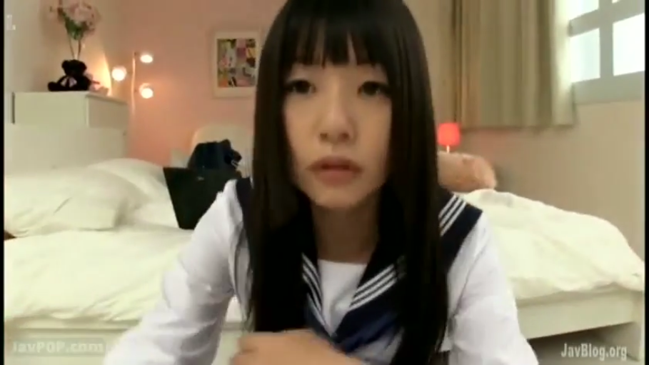 座り姿勢 · 寝室 · 平静 · ベッド · 对视 · 上半身 · 水手服 · 一人称