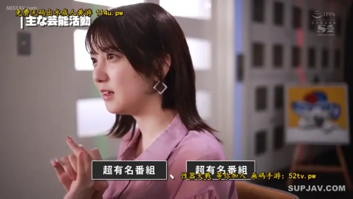 自然 · 衬衫 · 访谈 · 近景 · 侧坐 · 演播室 · 耳饰 · 采访节目